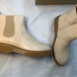 Street Style Staple | Off-White Lug Sole Chelsea Boots | Size 2